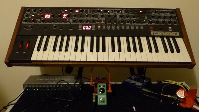 Sequential Prophet 6 & Ibanez TS Mini смотреть онлайн