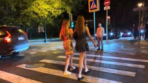 🔥 Ночная жизнь Москвы: красивые девушки, машины - атмосфера пятничного вечера в России