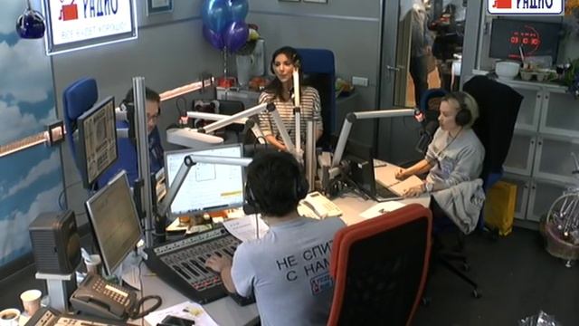 Зара в гостях у "Русских перцев" в эфире Русского радио (часть 2) смотреть онлайн