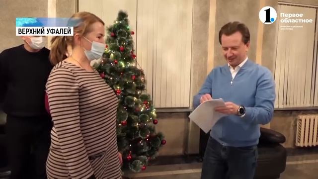 Жители бараков из Верхнего Уфалея получили ключи от новых квартир из рук Владимира Бурматова смотреть онлайн