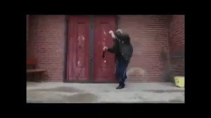 Гопник танцует