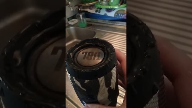 Jbl charge 3+ тест на водонепроницаемость смотреть онлайн