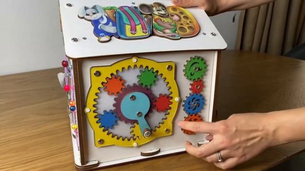 Jolly Kids Бизиборд Развивающий домик со светом Мишка