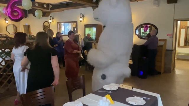 Сюрприз на День Рождения 🥳 🎂/ коронный номер медведя / эмоции 100% смотреть онлайн