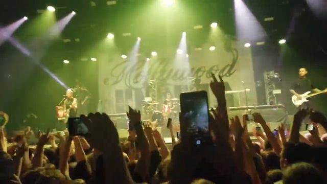 Hollywood undead Levitate смотреть онлайн