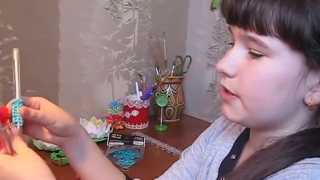 Как сделать сердце из резинок Rainbow Loom.Heart. Валентинка .Поделки с детьми! смотреть онлайн