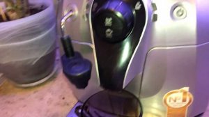 Кофемашина PHILIPS HD865459 выталкивает контейнер для гущи