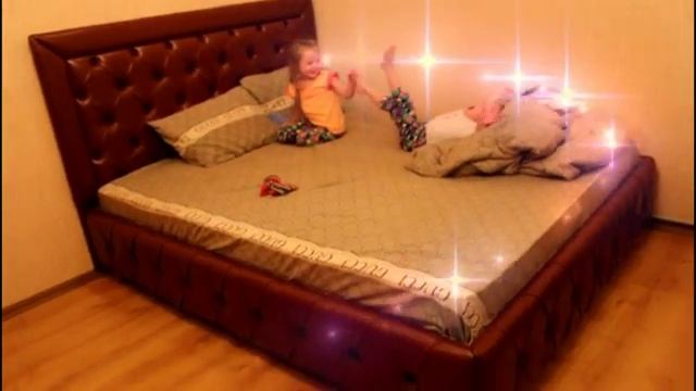 Купили новую кровать Дети бесятся Веселое видео смотреть онлайн