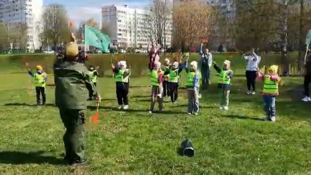 Катюша - танцевальная разминка перед забегом в парке смотреть онлайн
