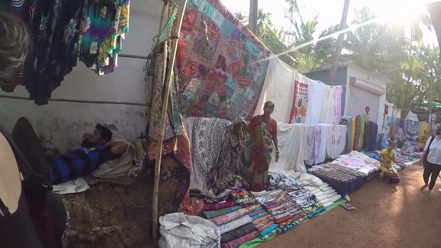 FLEА MARKET В АНДЖУНЕ. БОЛЬШОЙ ДНЕВНОЙ БЛОШИНЫЙ РЫНОК, АНЖУНА.СЕВЕРНОЕ ГОА. смотреть онлайн