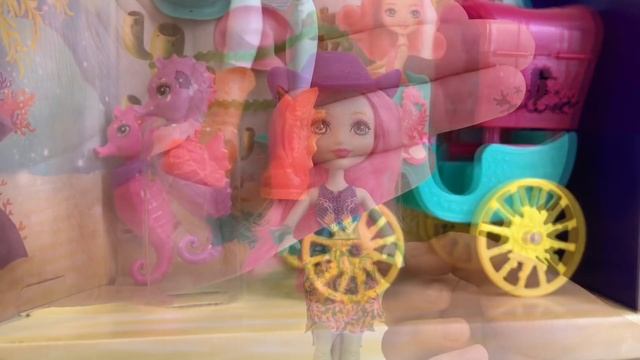 Мульт / Маша Варя Снежка и Аленка встречают Санделлу / Набор Enchantimals Карета морских коньков смотреть онлайн