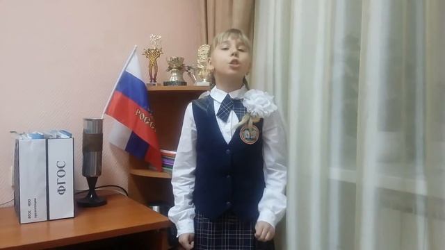 Страна читающая - Алина Кирясова читает произведение "Ворона и Лисица" И.А. Крылова смотреть онлайн