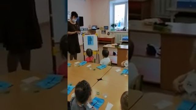 Непосредственно образовательная деятельность - рисуем сосну используя пальчиковую живопись. смотреть онлайн