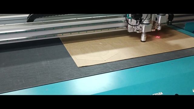 Узнайте, как PROFICUT повышает эффективность с помощью революционного плоттера для резки картона! смотреть онлайн