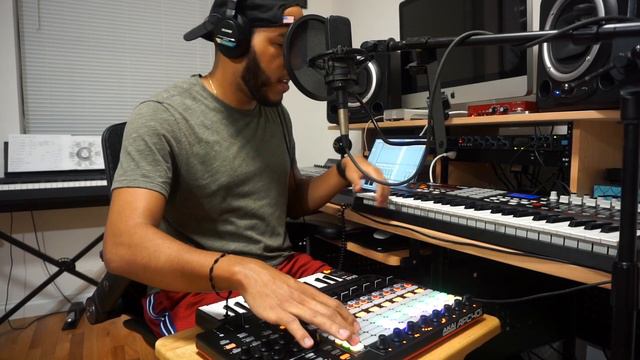 Stylin - AKAI APC40 MK2  Ableton Live Looping Performance