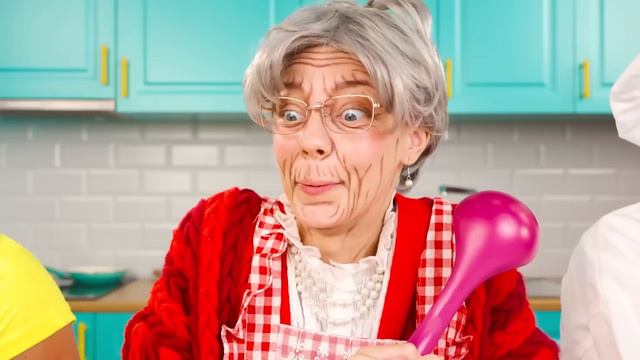 Reto De Cocina Wednesday vs Abuela | Quién Gana la Guerra de la Cocina de DuKoDu Challenge смотреть онлайн