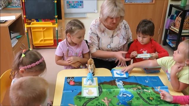 Занятие по основам программирования для детей средней группы с роботом-улиткой Qobo. смотреть онлайн