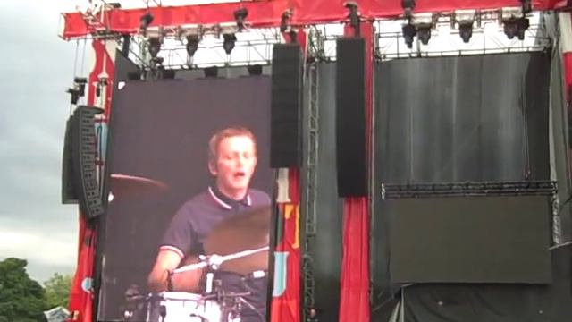 Beady Eye - World's Not Set in Stone - Live - Heaton Park смотреть онлайн