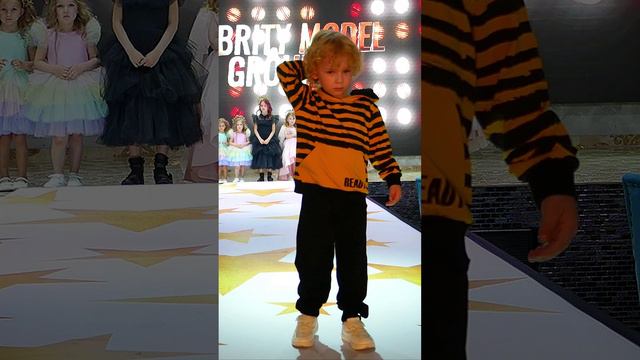 Большой модник маленькой планеты Мирон . Мода для детей смотреть онлайн