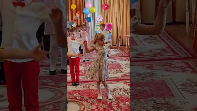 За окошком распустилась сирень смотреть онлайн