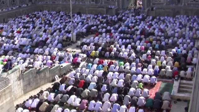 В Таджикистане несовершеннолетним заgрещается почещать мечети.