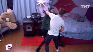 Дом-2: Потасовка между Белой и Ромашовым