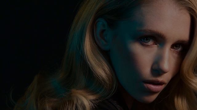 3 Speedlight Adding Color in Shadows In-Studio with Erik Valind and Rogue FlashBender 2 смотреть онлайн