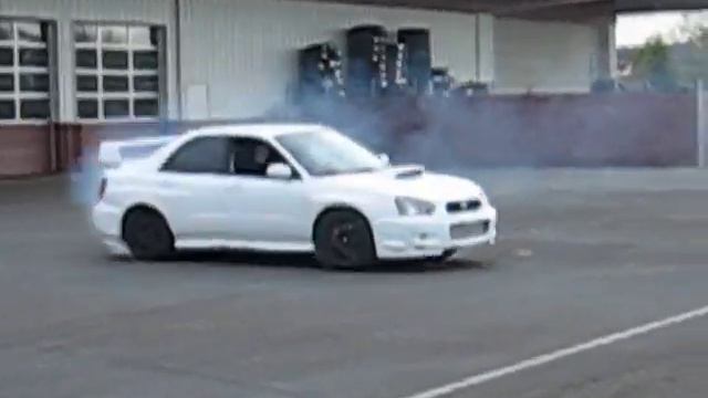 Subaru STI drift смотреть онлайн