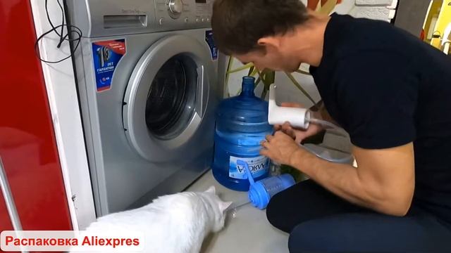 Распаковка AliExpress! Диспенсер для воды - очень полезный гаджет! Тест на способности! смотреть онлайн