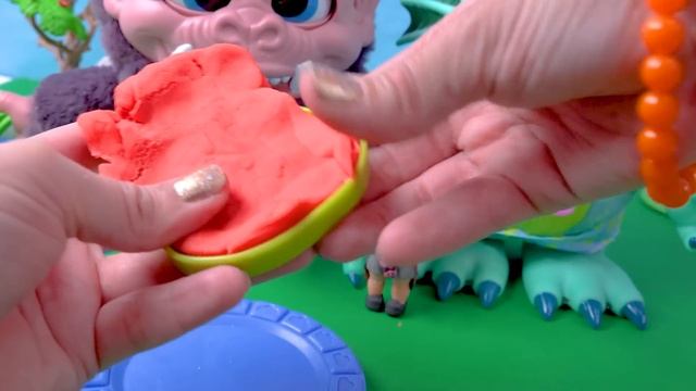 Making Playdoh Food for Crate Creatures Surprise with LOL Surprise Punk Boi смотреть онлайн