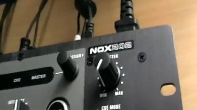 Обзор микшерного пульта behringer nox 202 смотреть онлайн