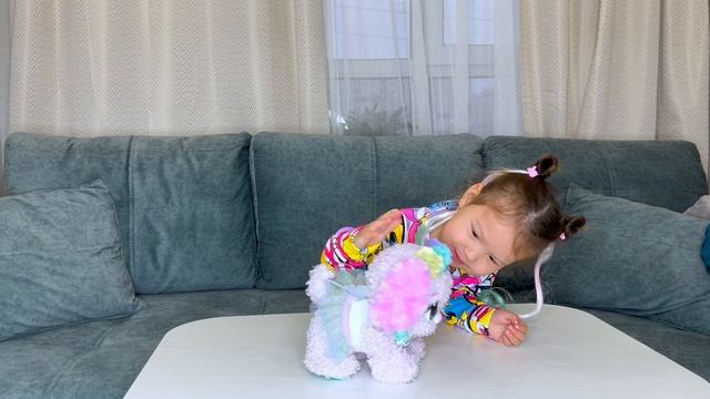 Распаковка щенка Present Pets, «Fairy Pup” щенок распакует себя сам.