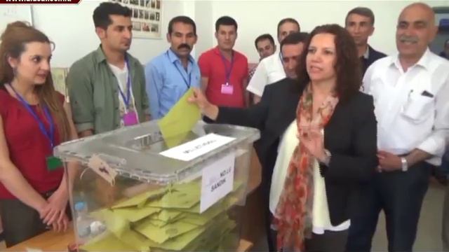 HDP'li Osman Baydemir ve Selma Irmak'ın vekilliği düşürüldü смотреть онлайн