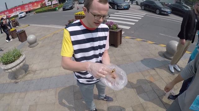 Едем в Шанхай/День третий/Местная еда/Пробуем лягушку смотреть онлайн