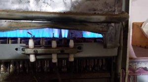 Ремонт газовой колонки Вектор. Хлопки во время горения. Забиты жиклёры / форсунки / горелки.