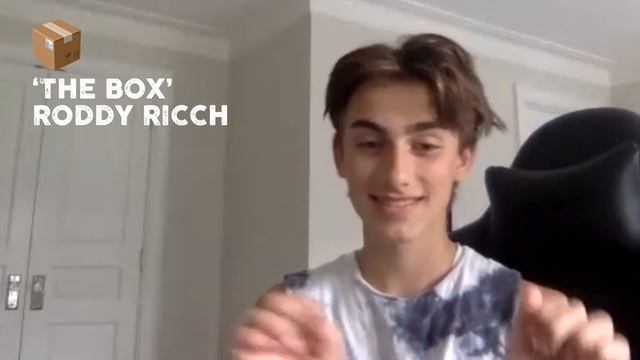 @JohnnyOrlando Plays Guess The Song From The Emoji's! | The Emoji Game смотреть онлайн