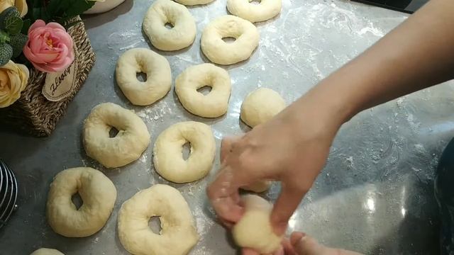 Пончики с дырочкой. Сладкие и пышные пончики. смотреть онлайн