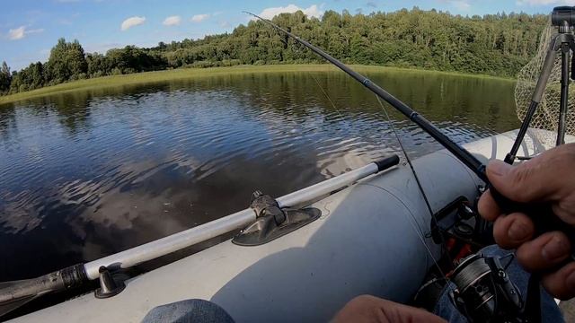 Нашёл рыбу на свале. Ловля щуки на спиннинг с лодки. Ловля окуня на джиг. Рыбалка на щуку. смотреть онлайн
