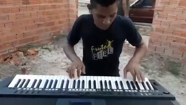 Moleque muito rápido nos teclados forro bom (vídeo original) смотреть онлайн