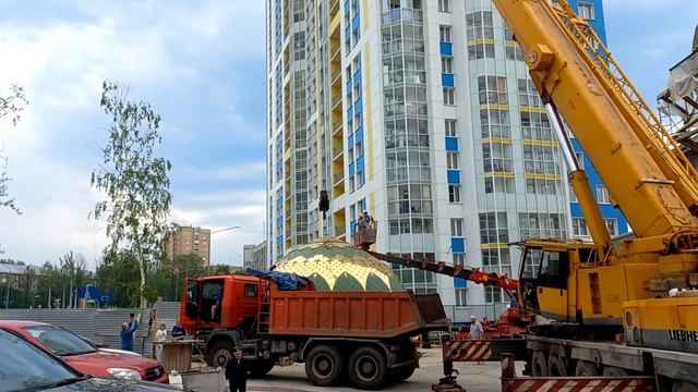 Строительство Краевой Соборной мечети г.Перми (Бульвар Гагарина 74а) моменты поднятия купола мечети смотреть онлайн