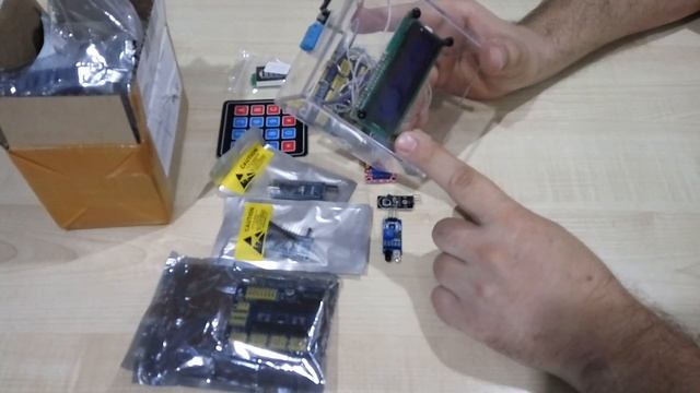 строим термометр на ардуино #бахметьевцы смотреть онлайн