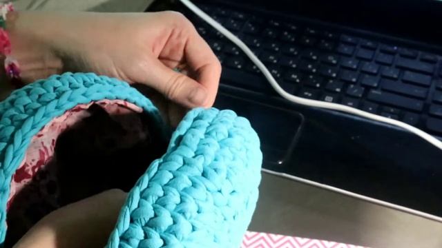 Круглая сумка из трикотажной пряжи вязаная крючком. Часть 2. смотреть онлайн
