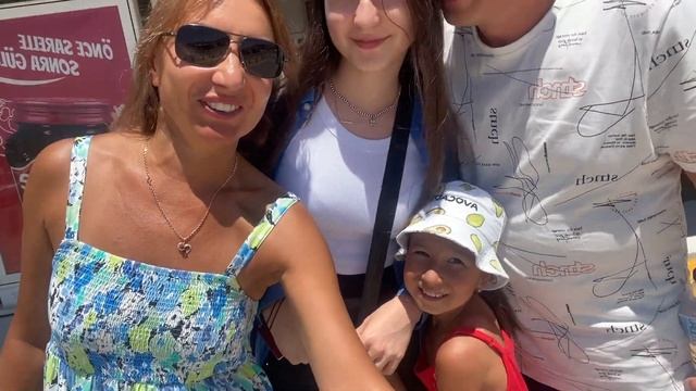 Алания/Едем в аэропорт встречать нашу дочь?