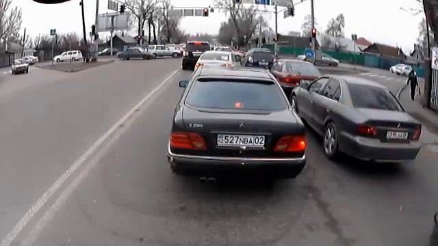 Алматы. Попрошайки на дороге 20150225 1404 смотреть онлайн