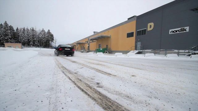 Audi S4 B5 quattro takeoff on snow смотреть онлайн