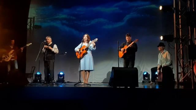гр "Ветер июля" "Вдоль апреля" на стихи В. Полозковой смотреть онлайн