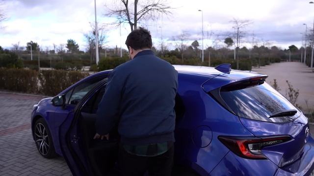 KIA Ceed vs Toyota Corolla: ¿cuál es el MEJOR compacto con etiqueta ECO? | Comparativa |Diariomotor смотреть онлайн