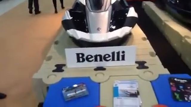 Benelli B3R Sport 315hp at London Boat show смотреть онлайн