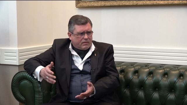 Пока в опере к антракту два трупа, у нас дело к свадьбе смотреть онлайн