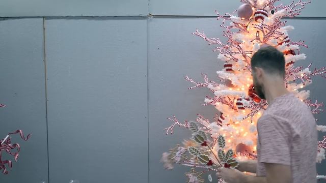 Snowman Arms & Decorating a Christmas Tree in Red & White Inspired by Santa's Milk & Cookies (2023) смотреть онлайн